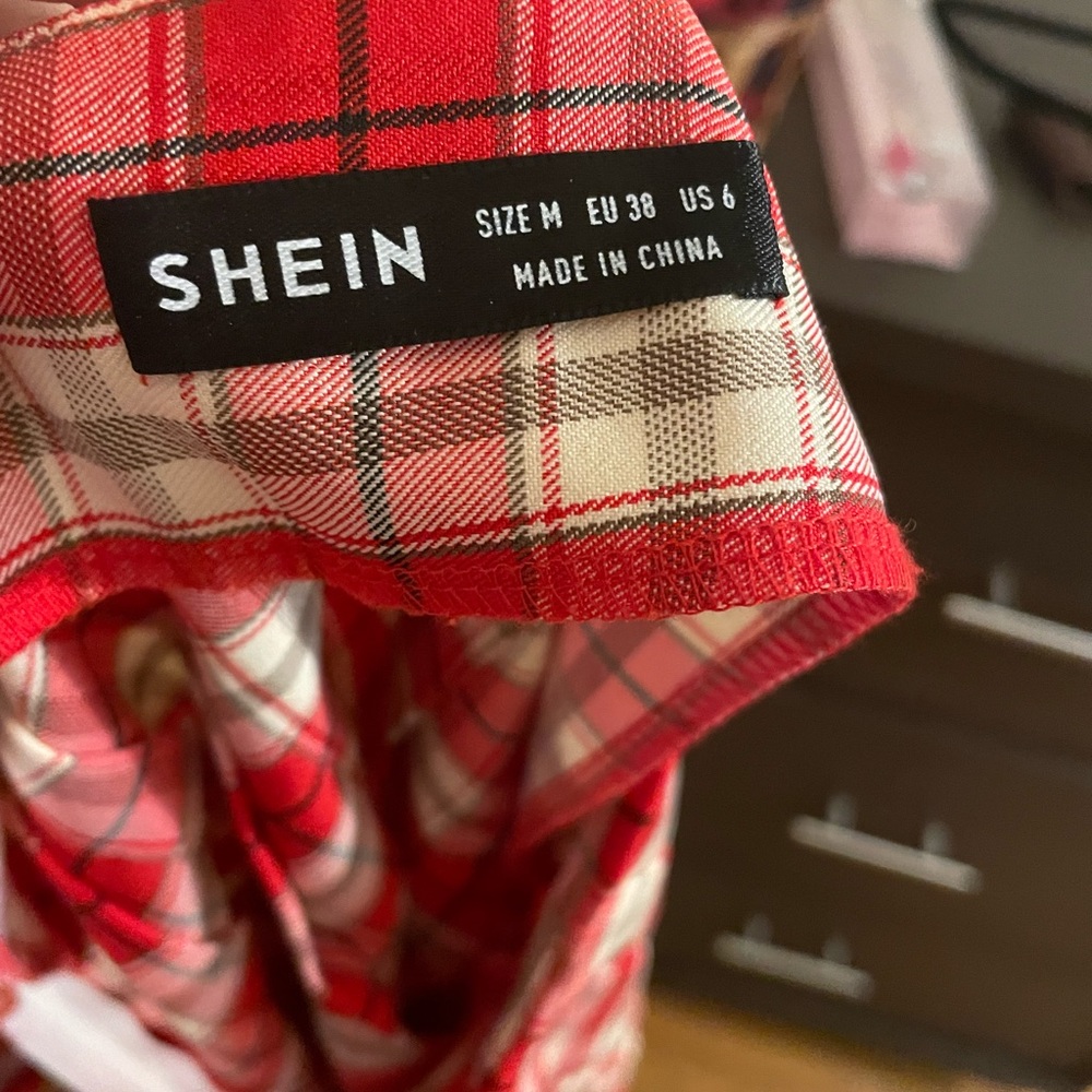 Red tartan skirt🤍📕✨ - Picture 2 of 6